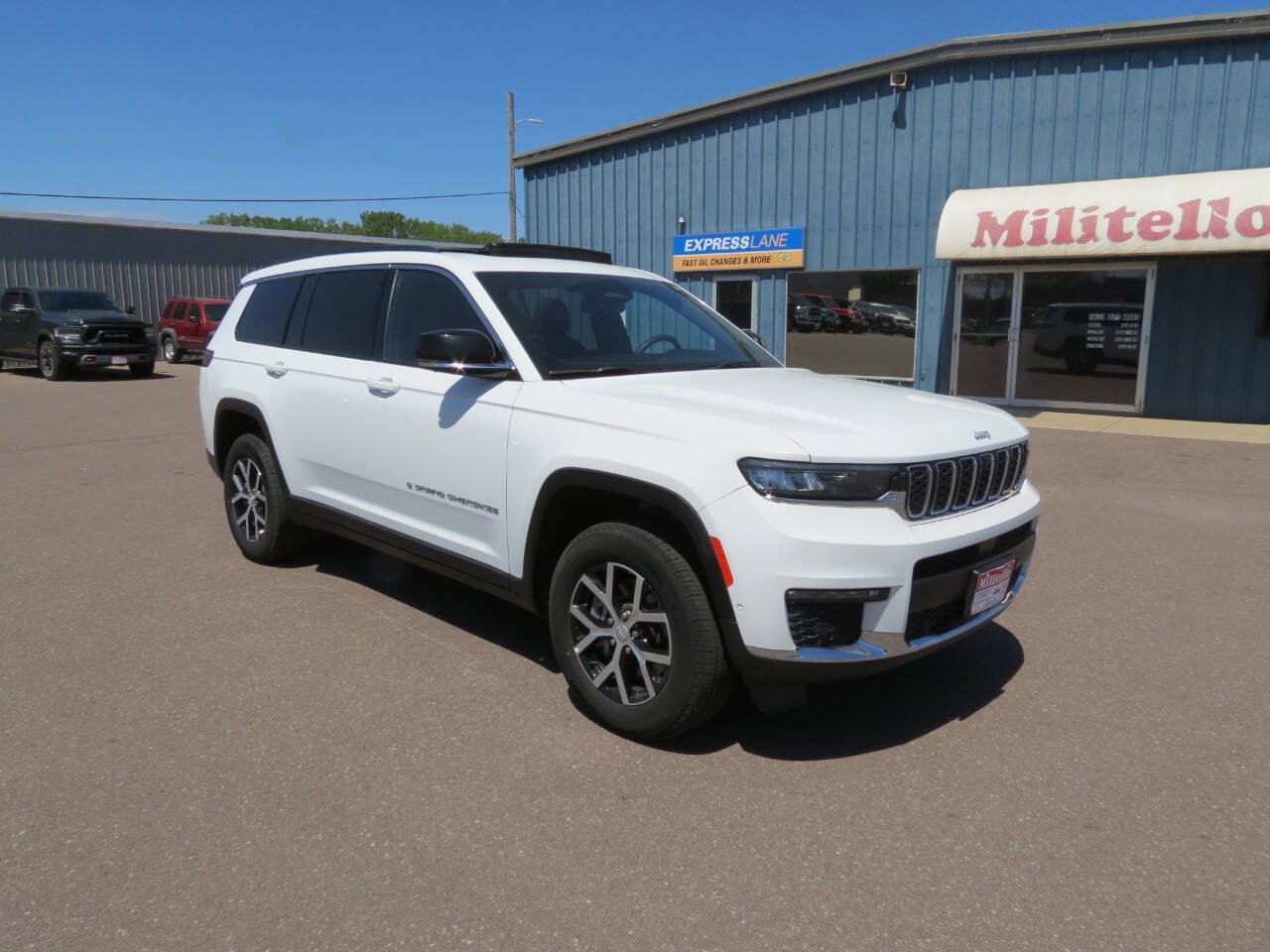 Used 2024 Jeep Grand Cherokee L Limited w/ Luxury Tech Group II AWD/4WD image 2