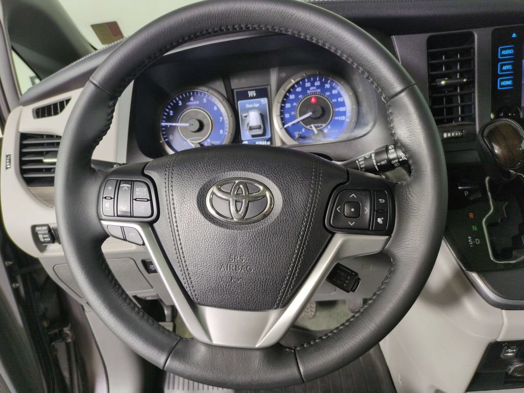 Used 2017 Toyota Sienna XLE Premium w/ Protection Package FWD image 17