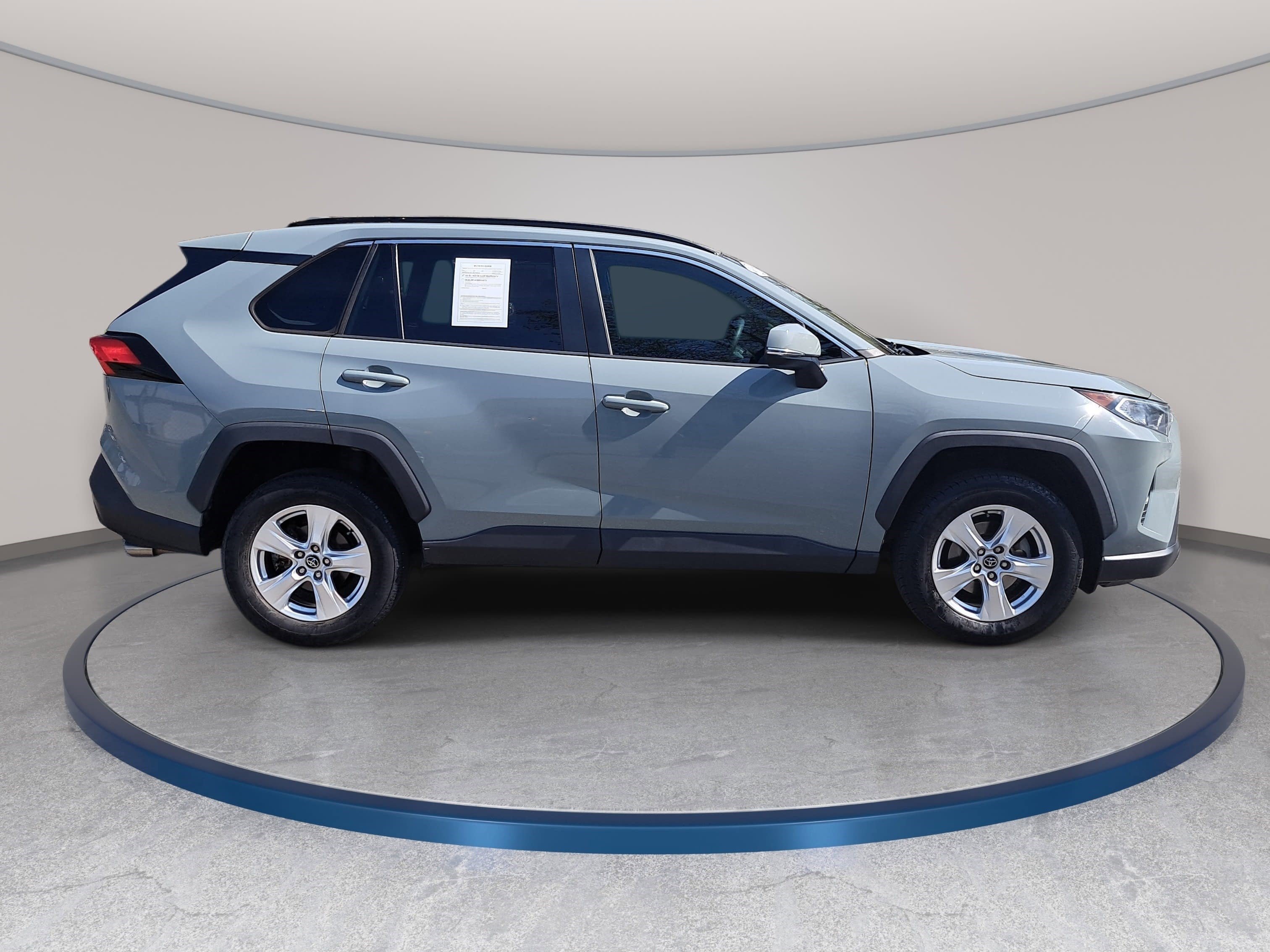 Used 2020 Toyota RAV4 XLE image 4