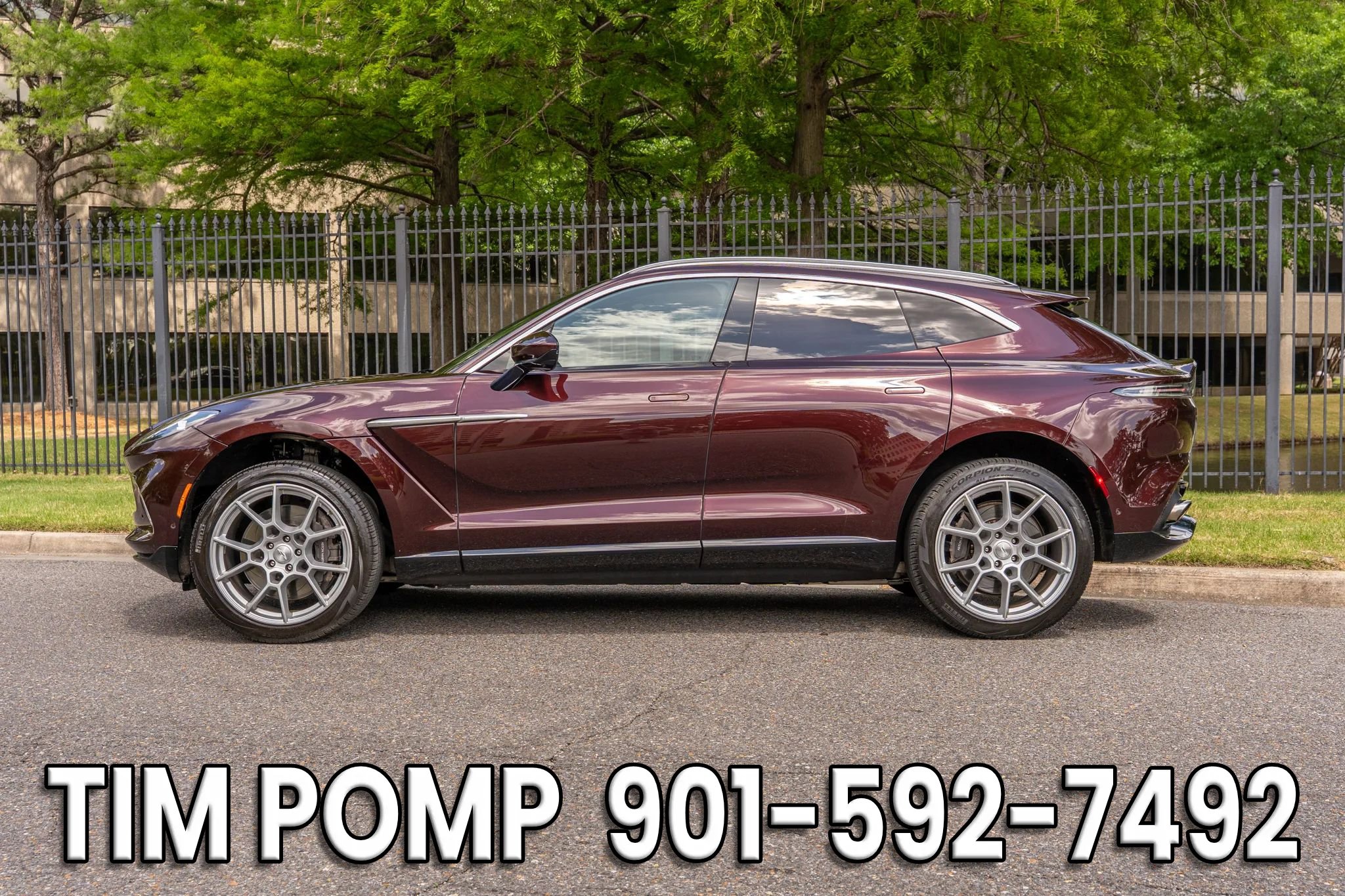 Used 2021 Aston Martin DBX image 9