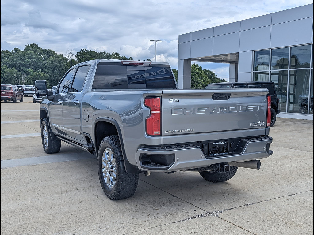 Used 2024 Chevrolet Silverado 2500 High Country w/ High Country Premium Package AWD/4WD image 9