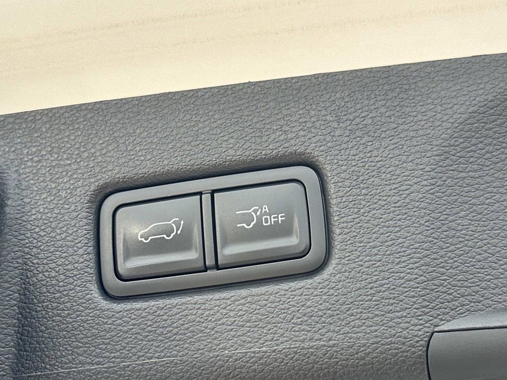 Used 2025 Kia Telluride SX w/ SX Captain's Chair Package image 7