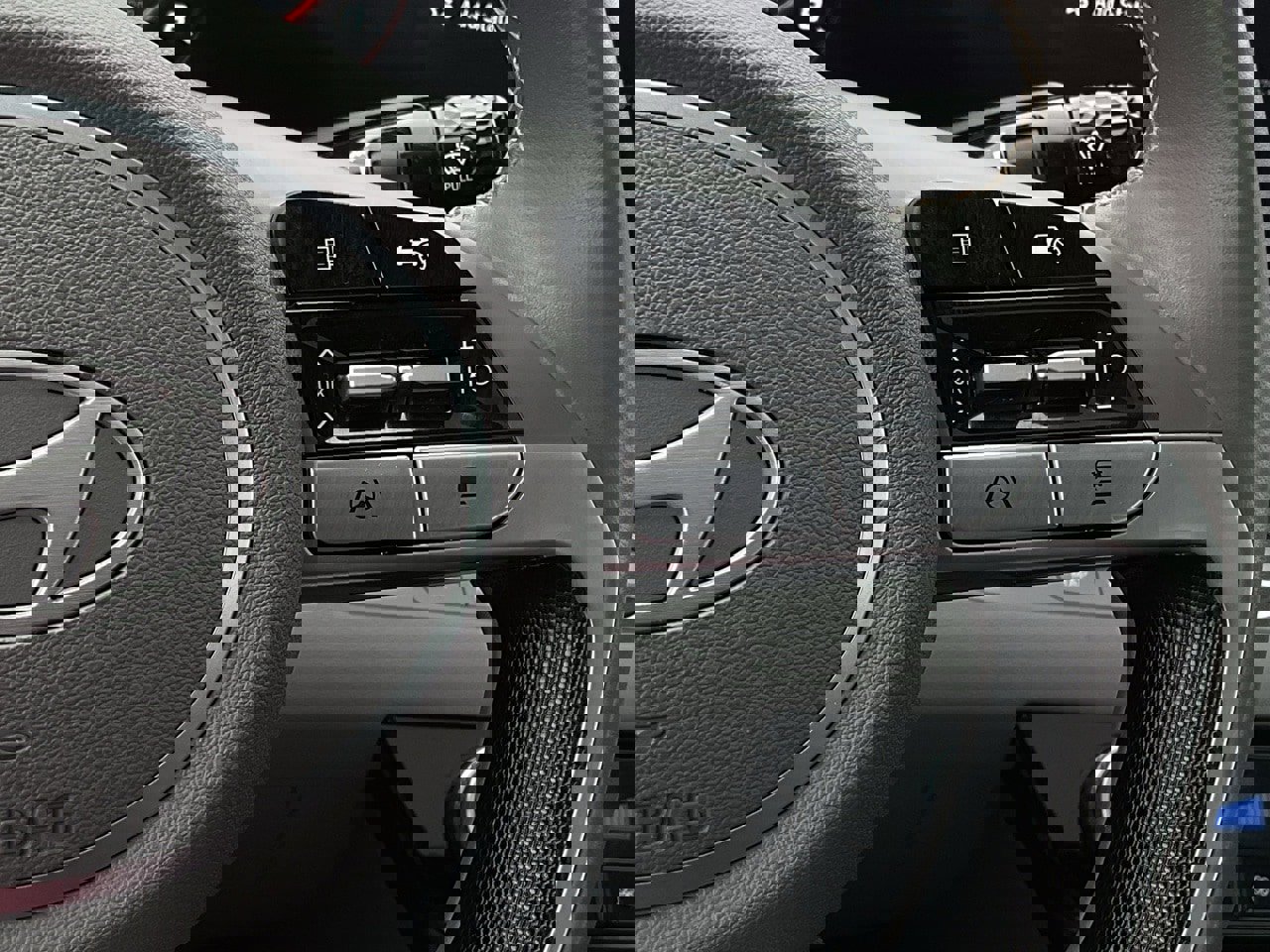 Used 2025 Hyundai Elantra SEL image 25