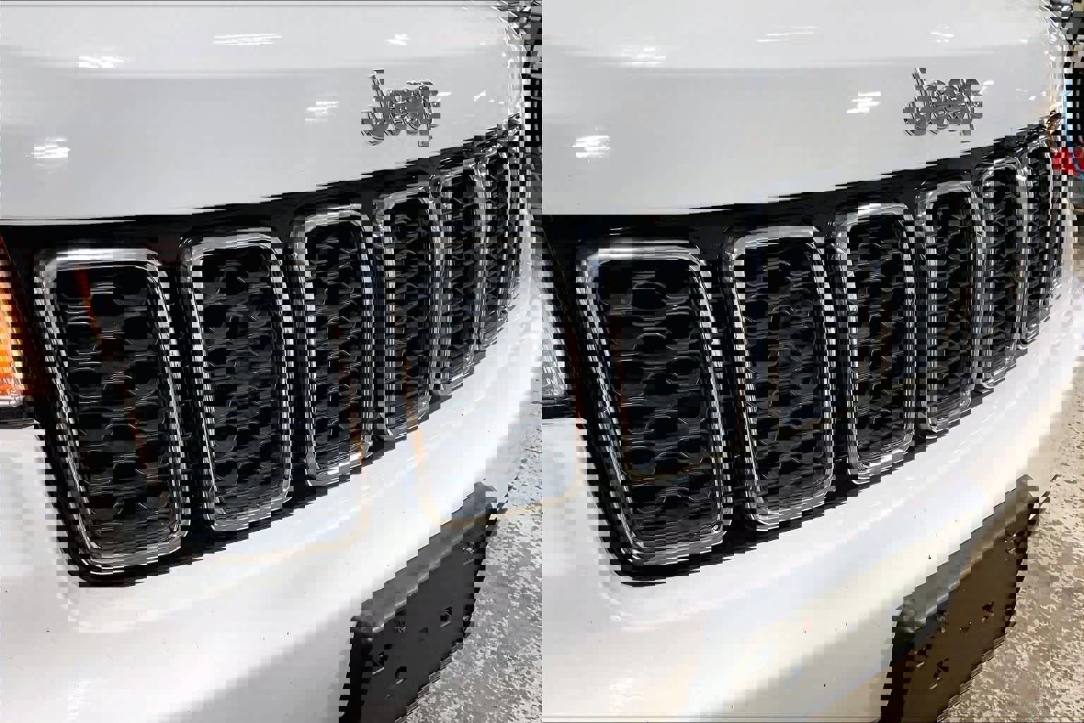 Used 2017 Jeep Grand Cherokee Limited image 28