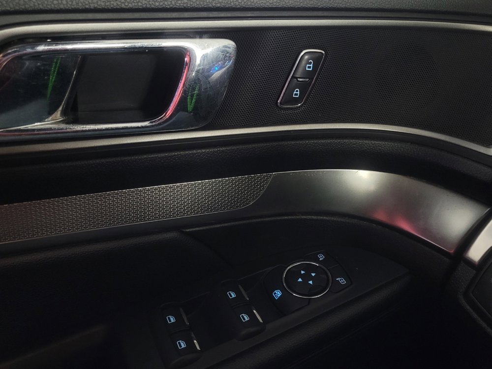 Used 2018 Ford Explorer XLT FWD image 27