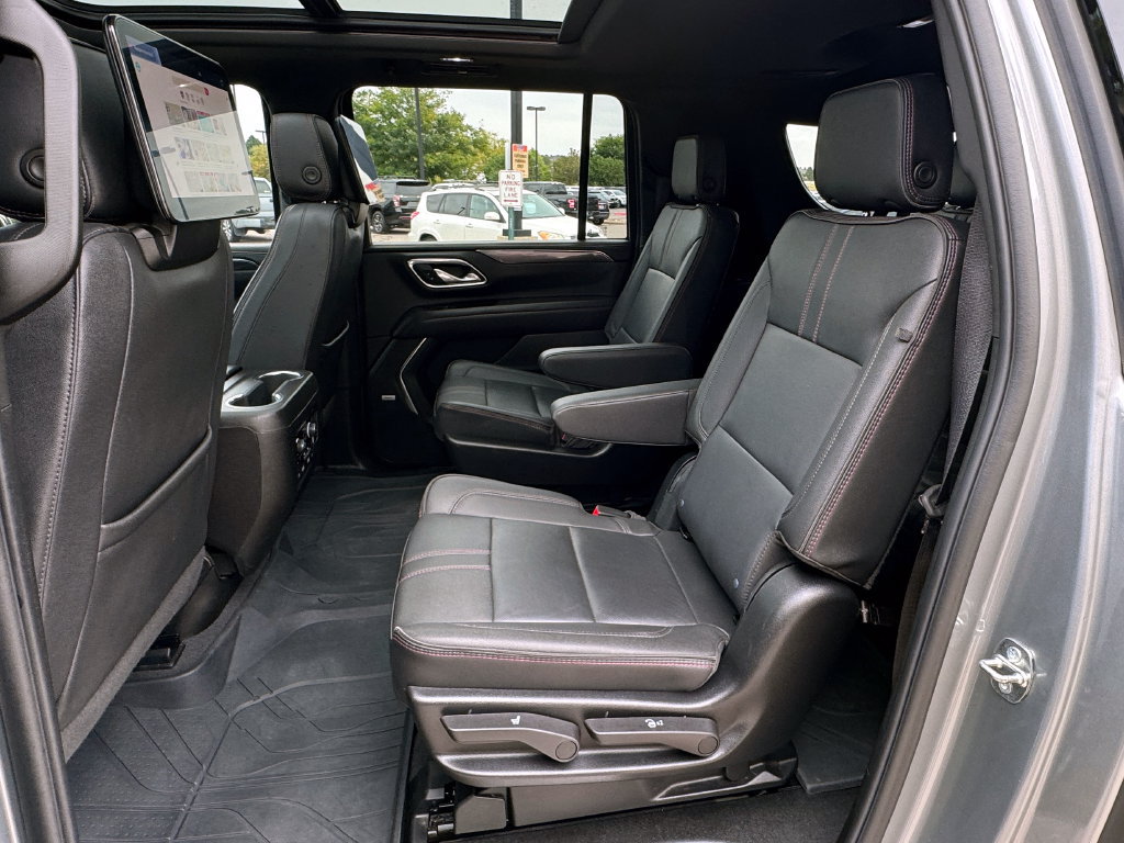Used 2023 Chevrolet Suburban RST w/ Sport Performance Package AWD/4WD image 36