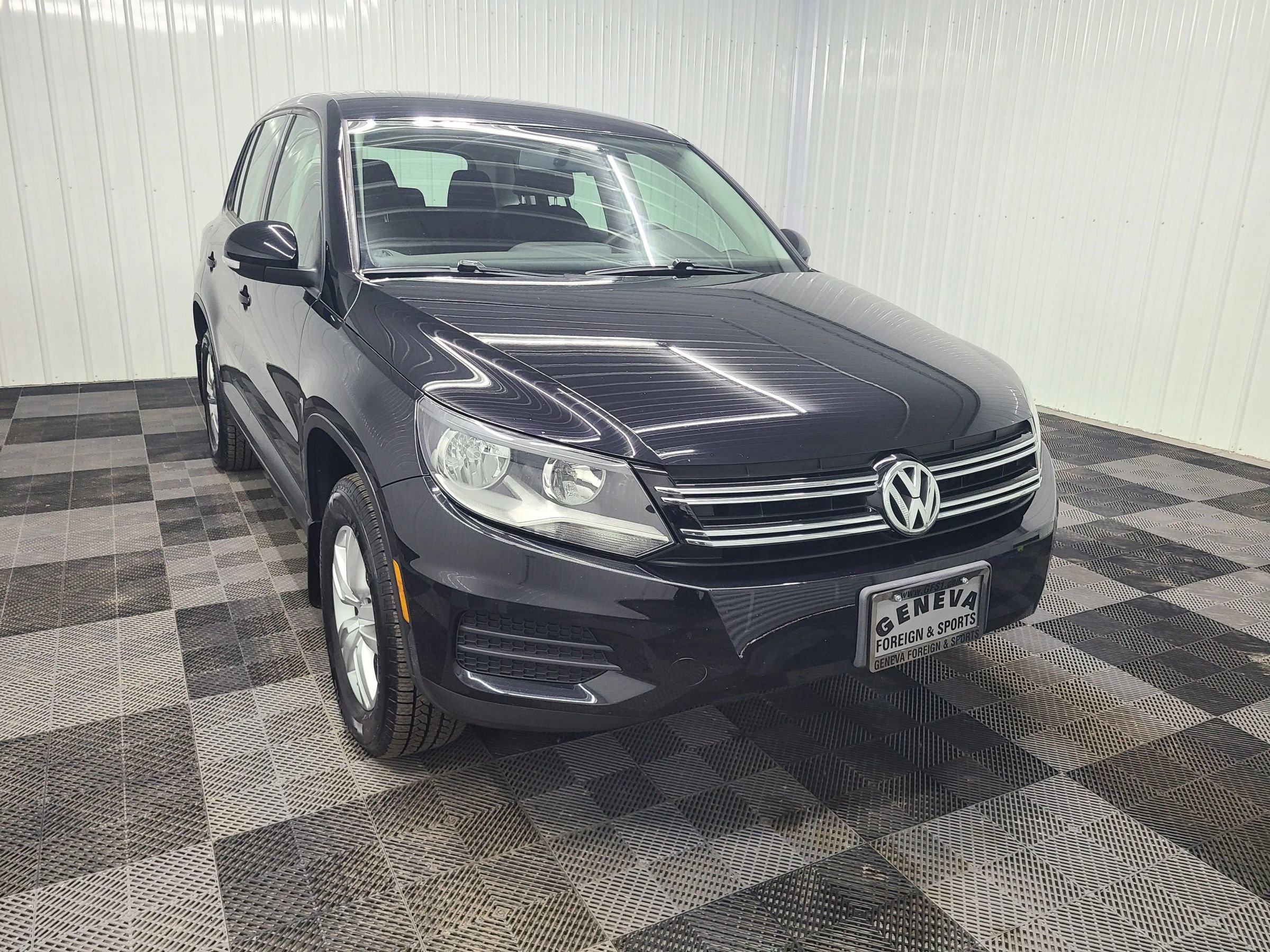 Used 2014 Volkswagen Tiguan S image 5