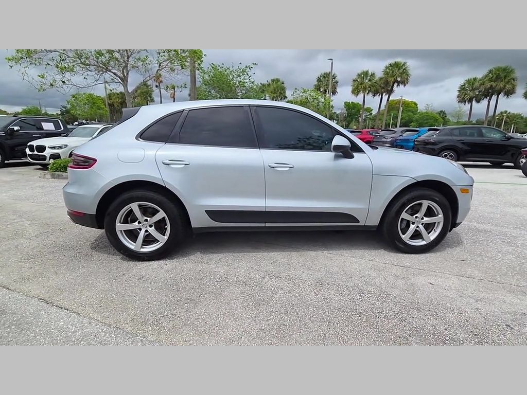 Used 2018 Porsche Macan AWD/4WD image 35