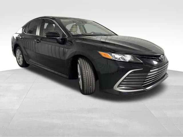 Used 2022 Toyota Camry LE image 4