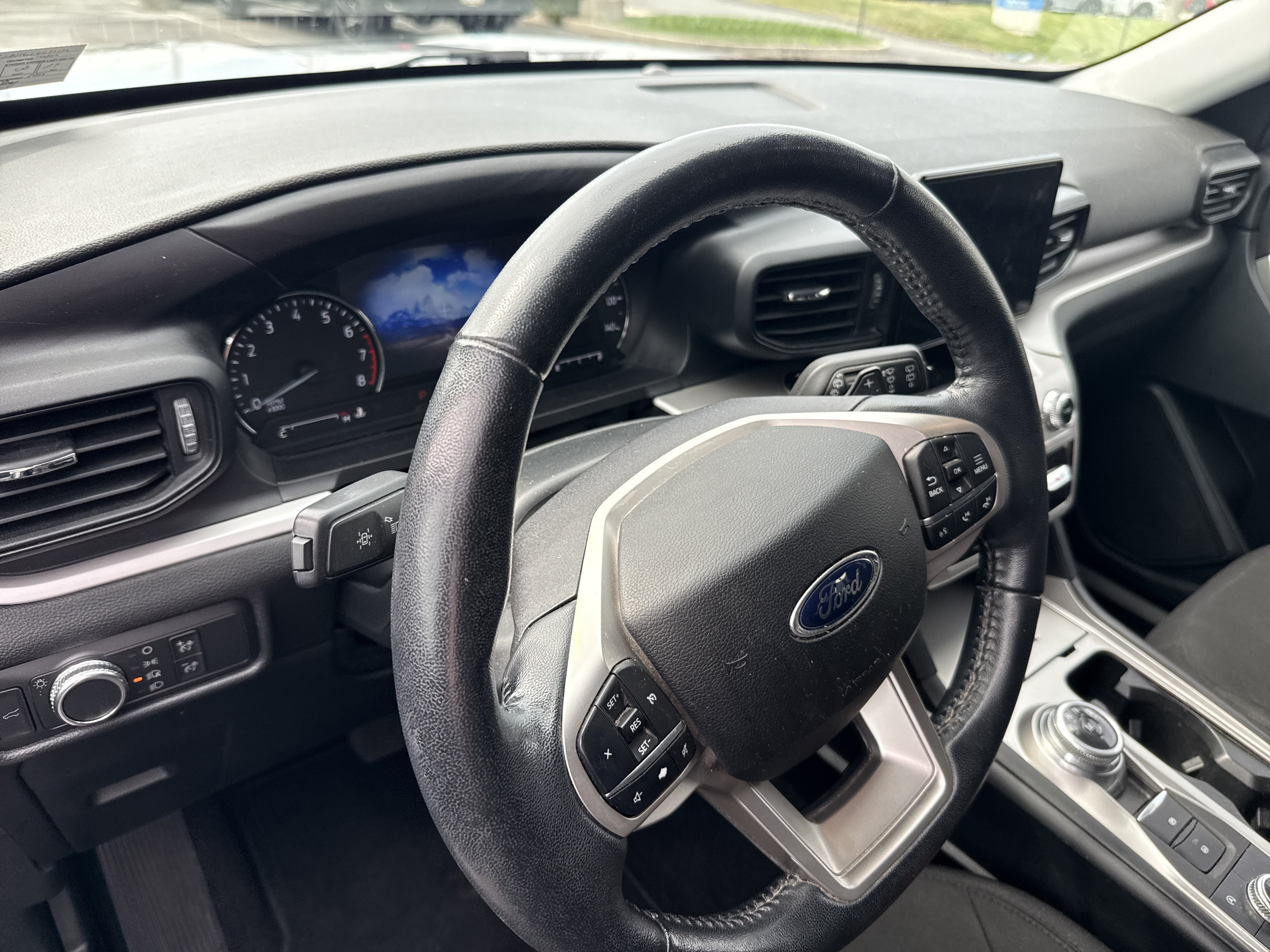Used 2020 Ford Explorer XLT w/ Comfort Package AWD/4WD image 9