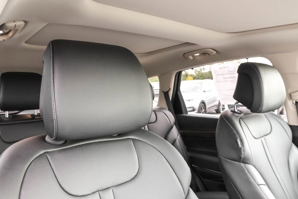 Used 2025 Genesis GV80 2.5T Select image 38