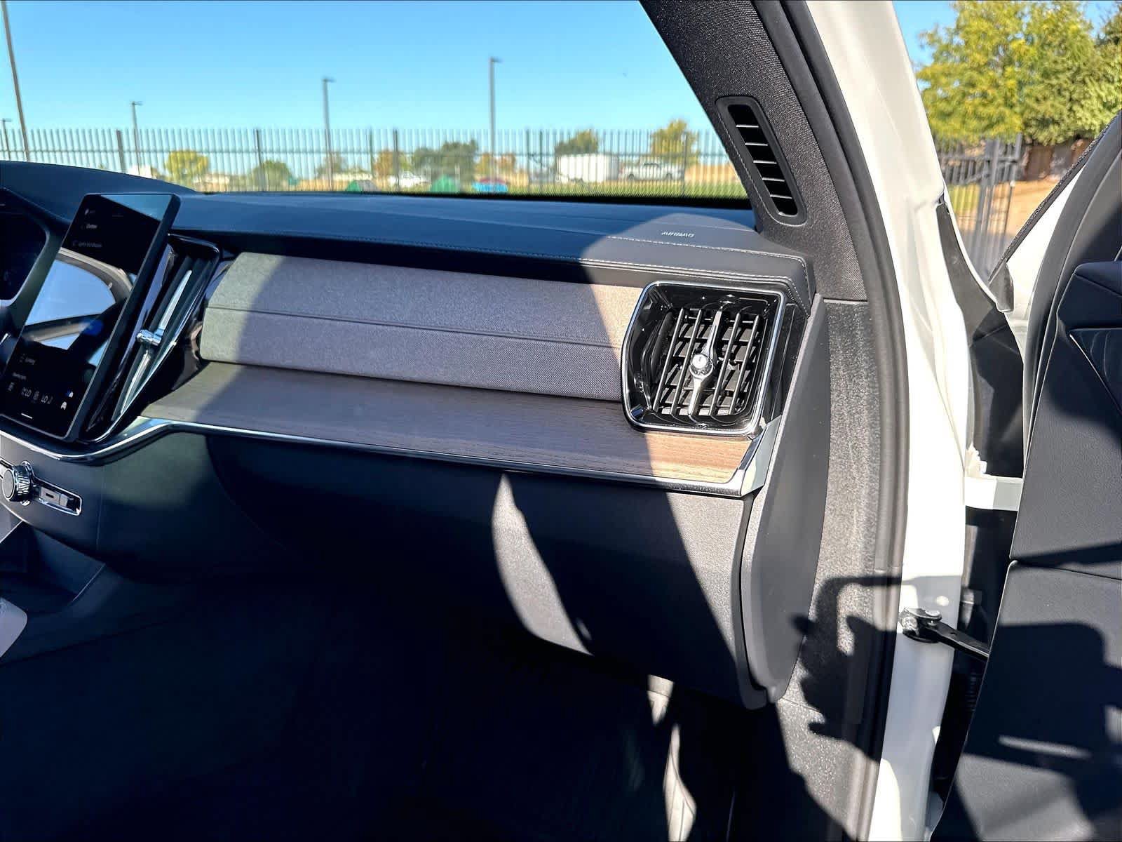 Used 2026 Volvo XC90 T8 Plus w/ Protection Package Premier AWD/4WD image 19