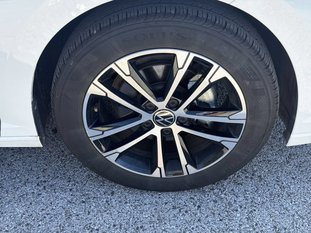 Used 2025 Volkswagen Jetta Sport FWD image 33