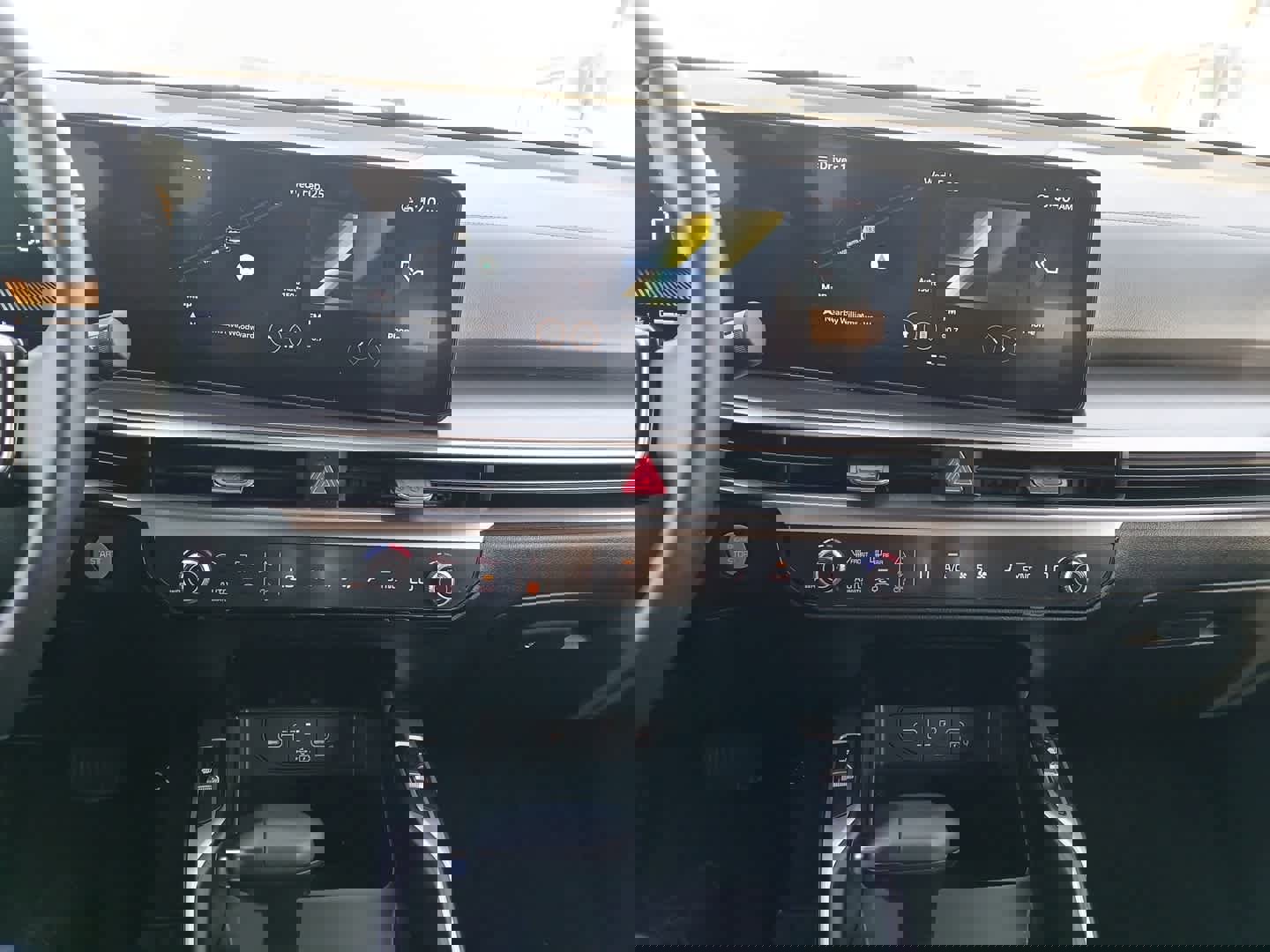 Used 2024 Kia Sorento S image 23