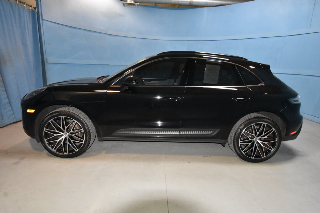 Used 2023 Porsche Macan AWD/4WD image 2