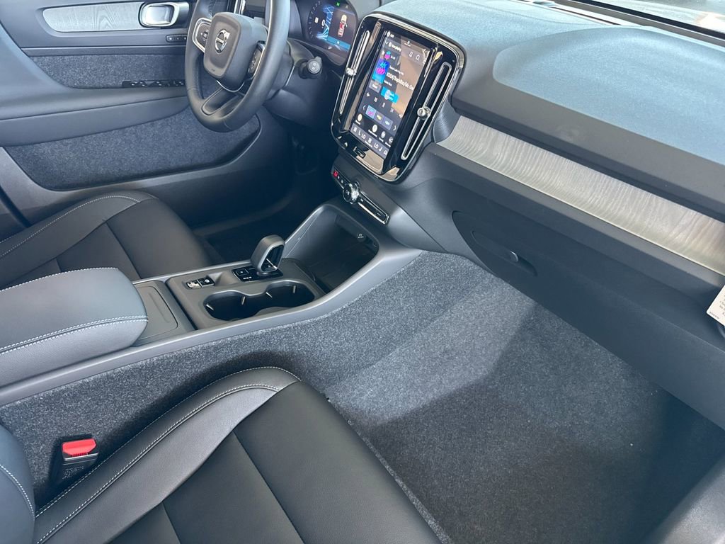 New 2026 Volvo XC40 B5 Core image 15