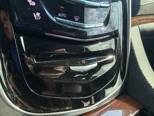 Used 2019 Cadillac Escalade Luxury AWD/4WD image 22