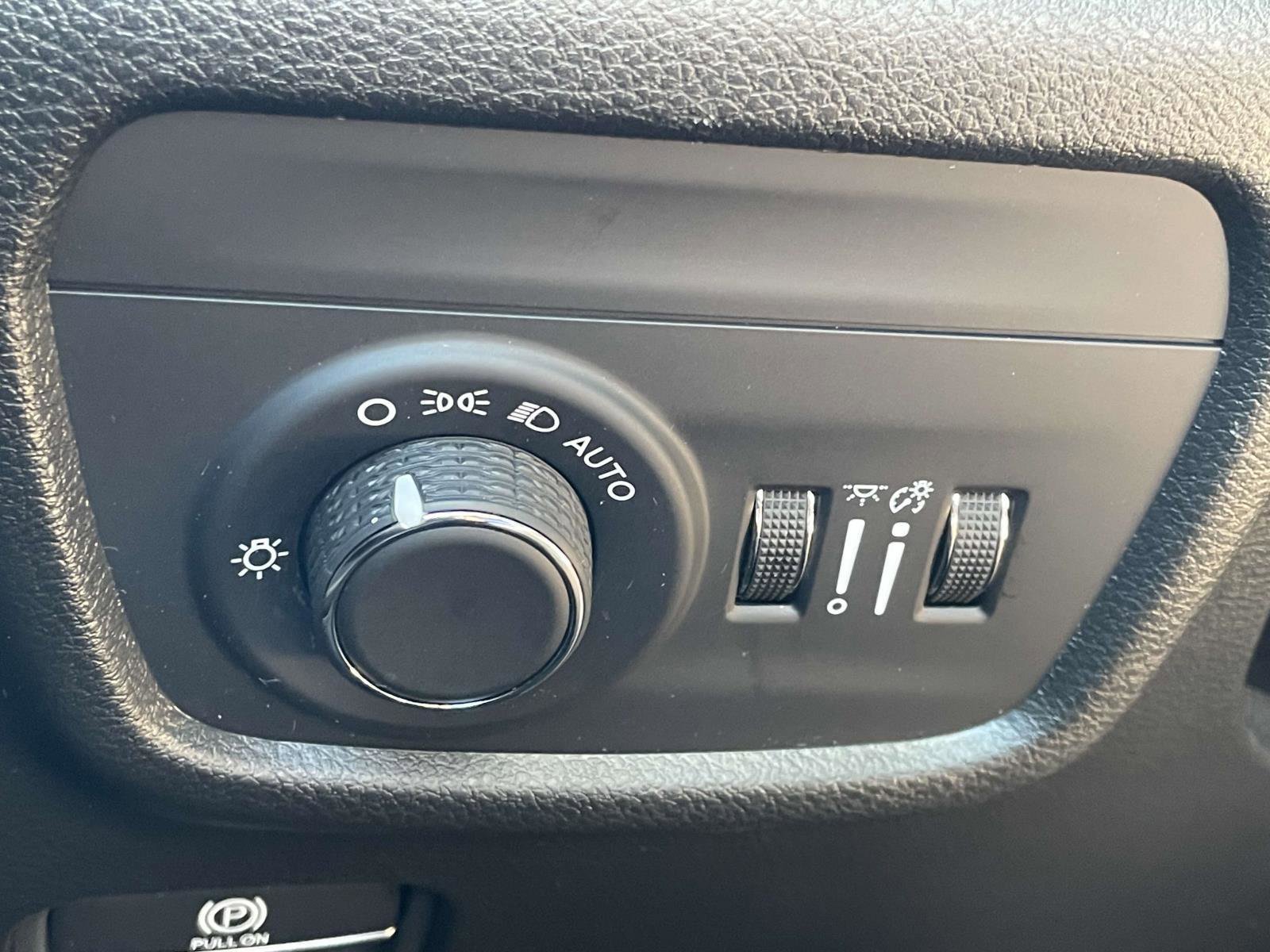 Used 2024 Jeep Grand Cherokee Altitude image 12