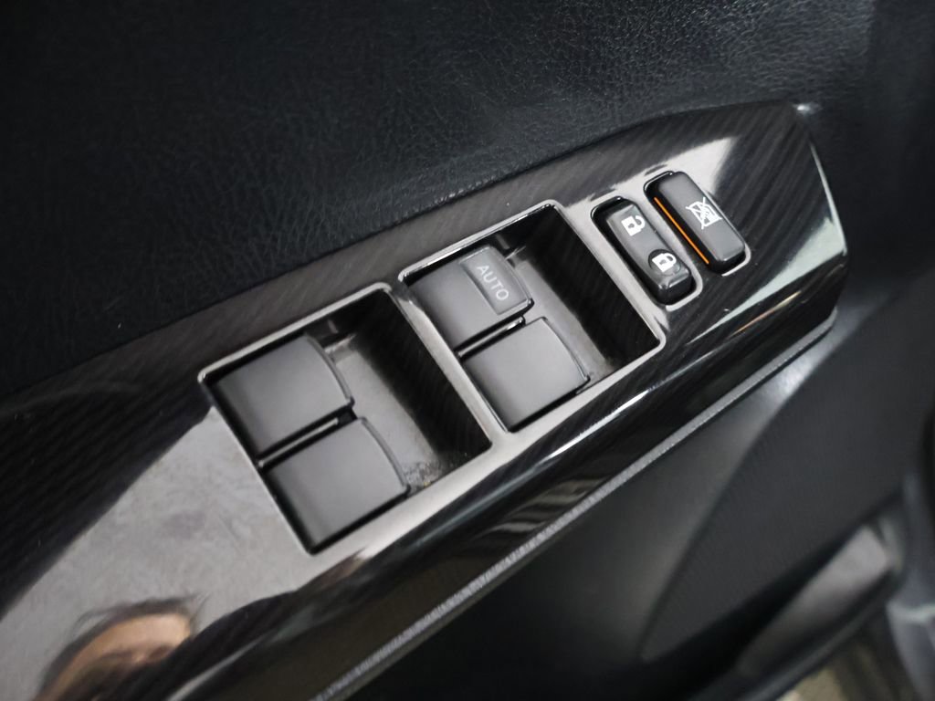 Used 2018 Toyota RAV4 SE w/ All Weather Liner Package image 38