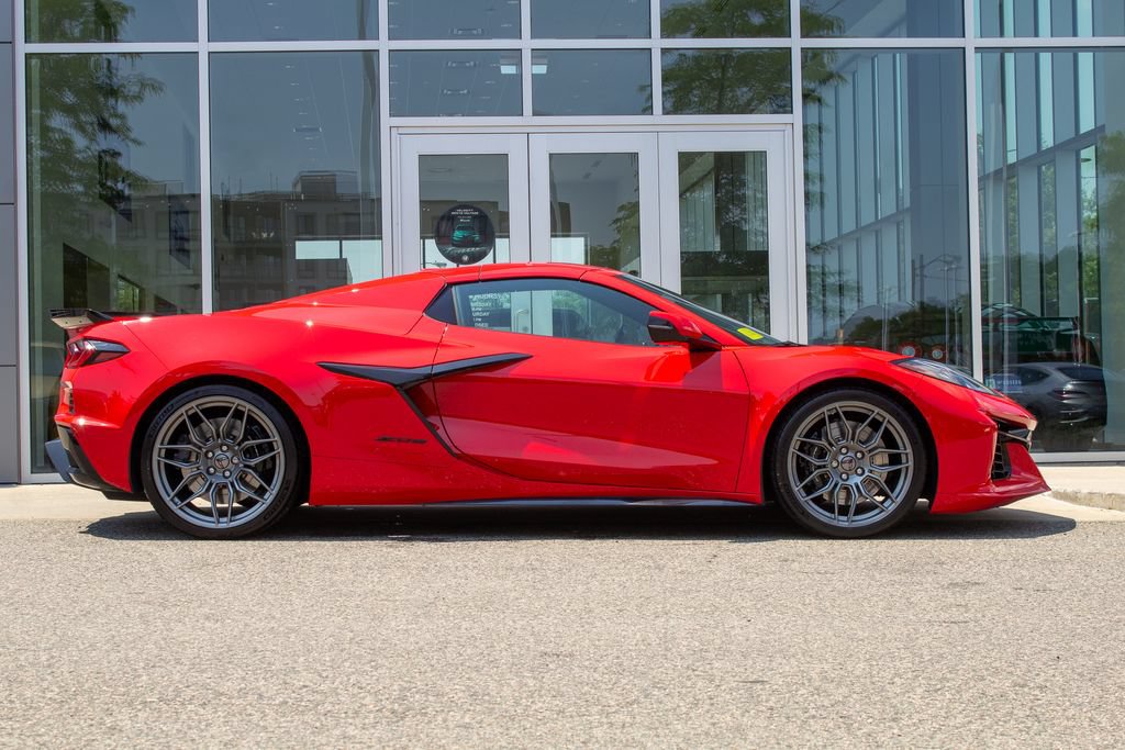 Used 2025 Chevrolet Corvette Z06 RWD image 4