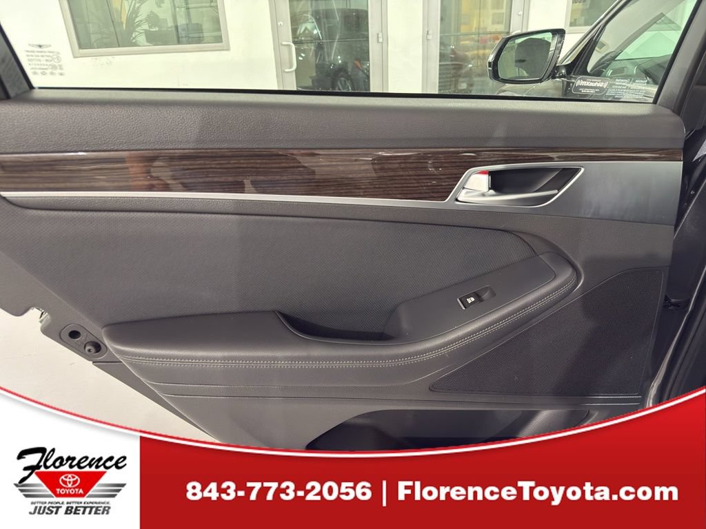 Used 2020 Genesis G80 3.8 RWD image 17
