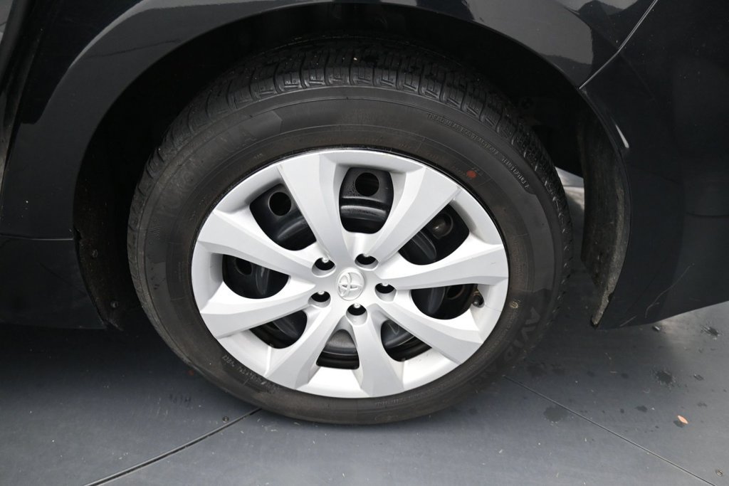 Used 2020 Toyota Corolla LE FWD image 17