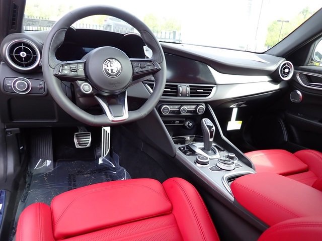 New 2025 Alfa Romeo Giulia Sprint image 13