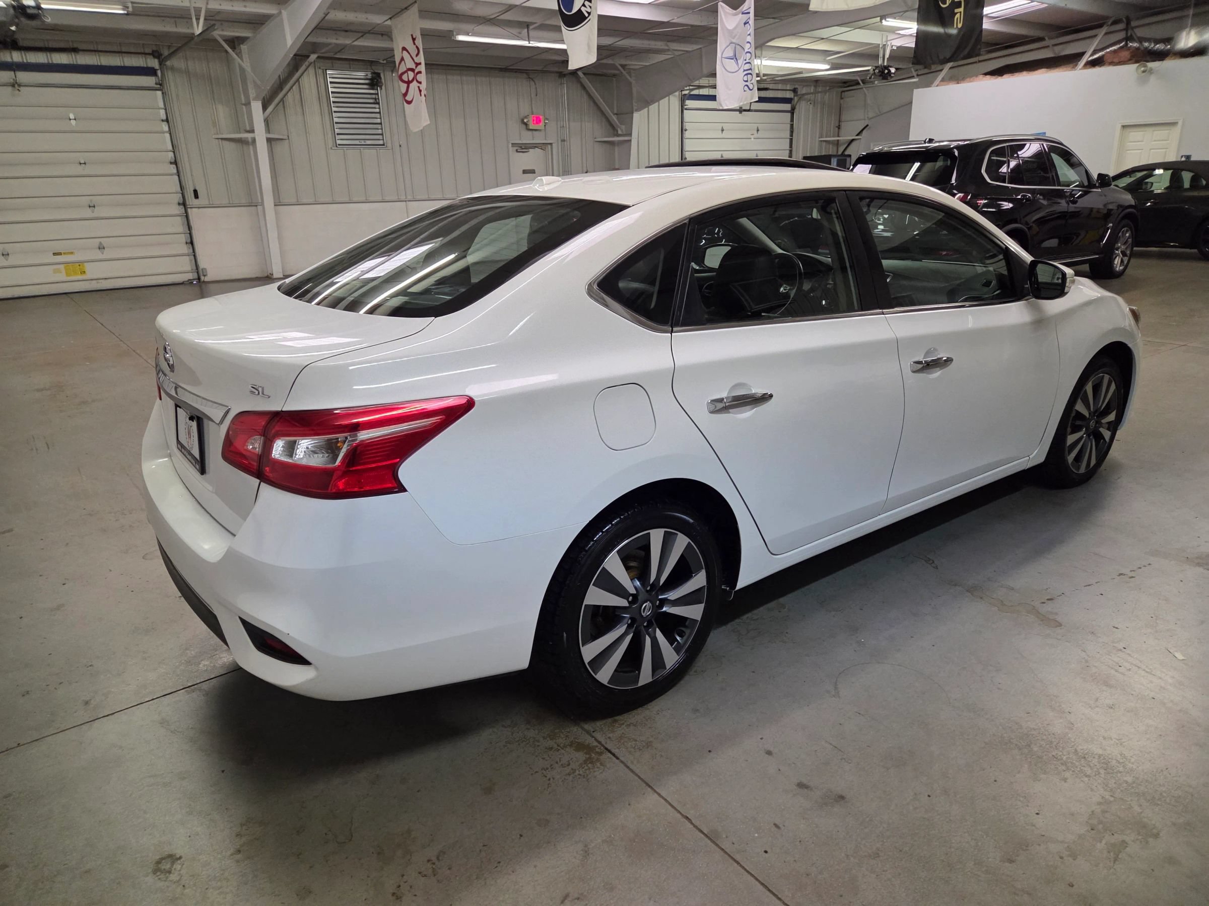 Used 2016 Nissan Sentra SL w/ Technology Package FWD image 8
