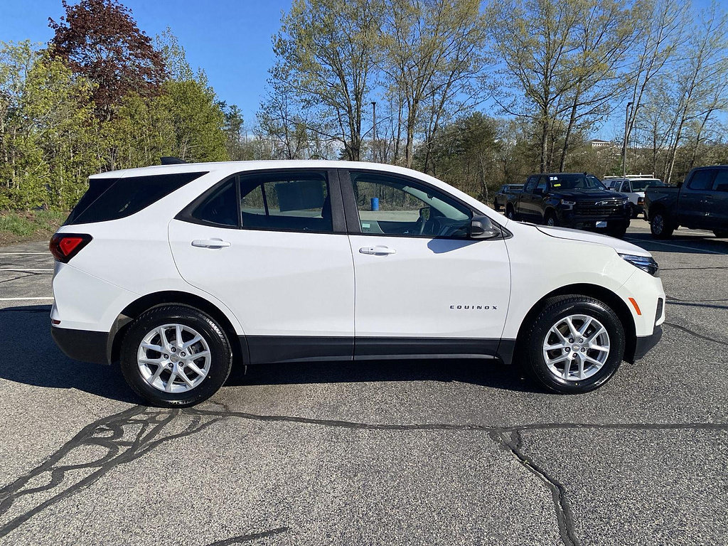 Used 2024 Chevrolet Equinox LS w/ Driver Confidence II Package AWD/4WD image 9