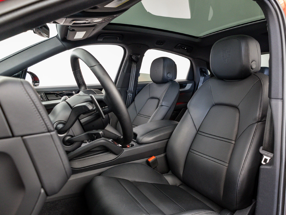 Certified 2026 Porsche Cayenne S AWD/4WD image 5