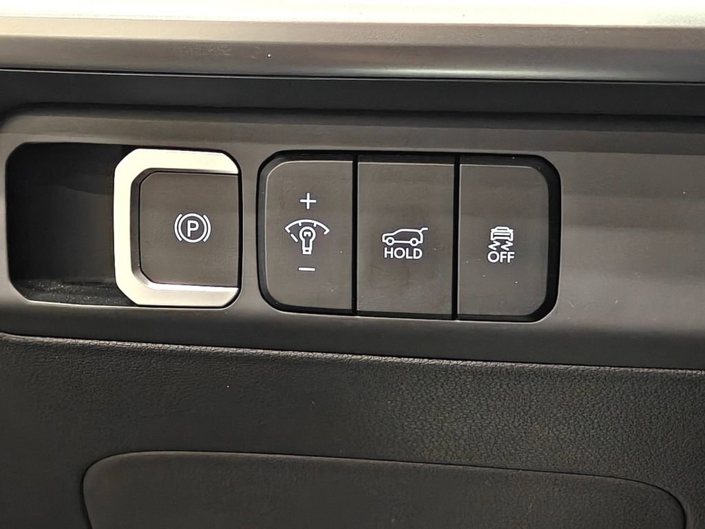 Used 2025 Hyundai Santa Fe SEL FWD image 55