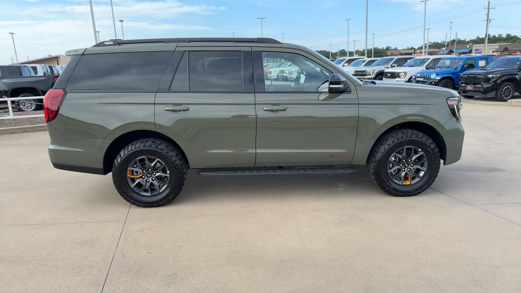 Used 2025 Ford Expedition Tremor AWD/4WD image 2