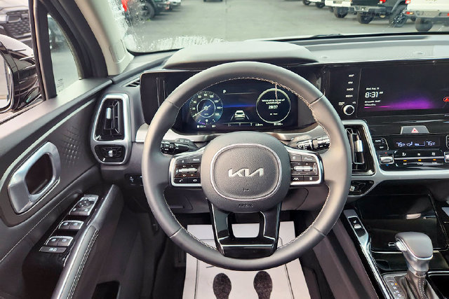 Used 2023 Kia Sorento SX AWD/4WD image 9