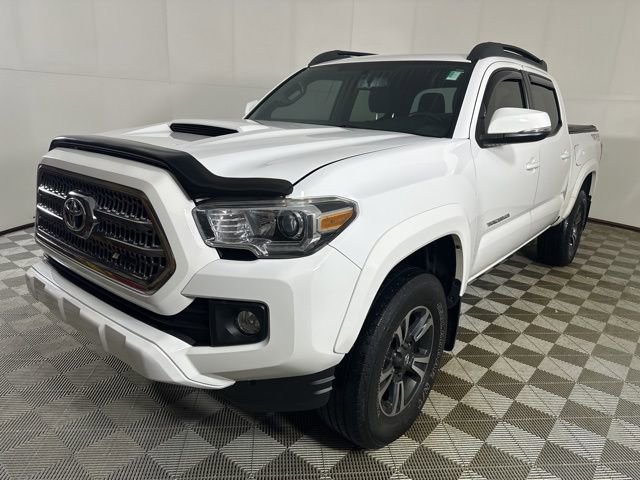 Used 2016 Toyota Tacoma TRD Sport AWD/4WD image 2