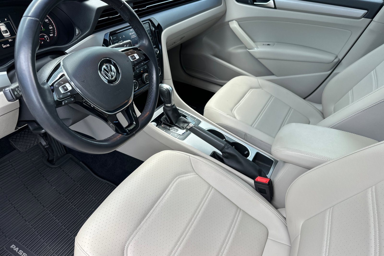 Used 2020 Volkswagen Passat 2.0T SE image 9