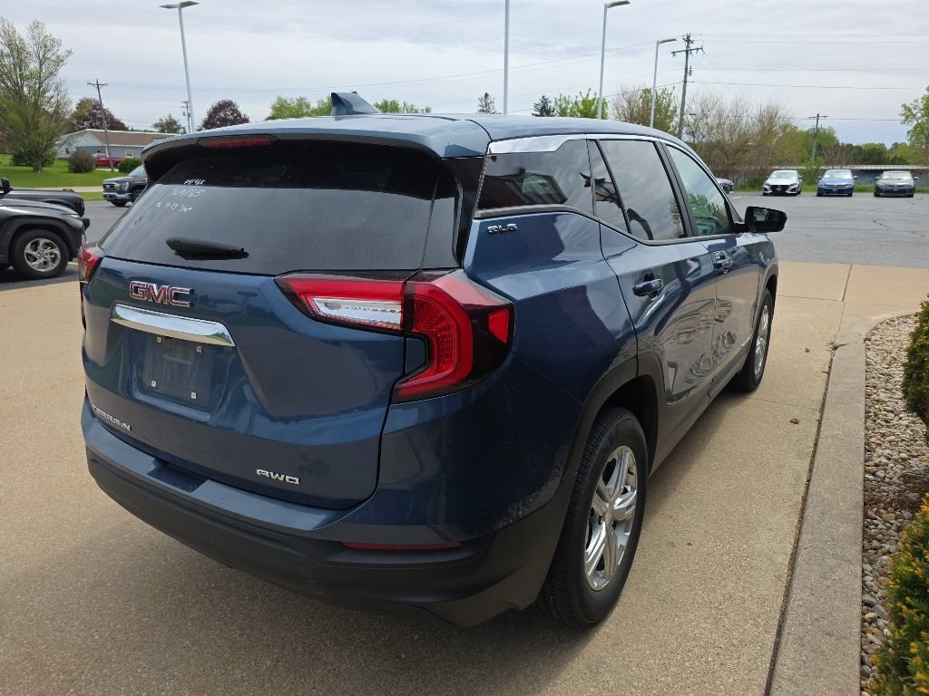 Used 2024 GMC Terrain SLE AWD/4WD image 7