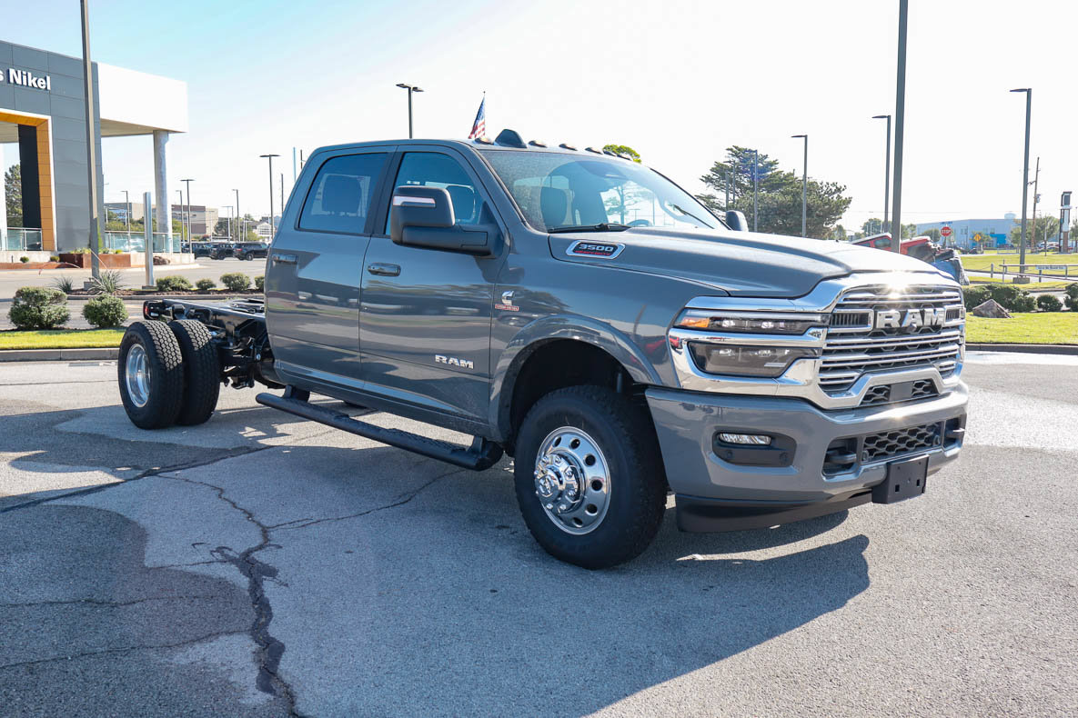 New 2027 RAM 3500 Big Horn AWD/4WD image 3