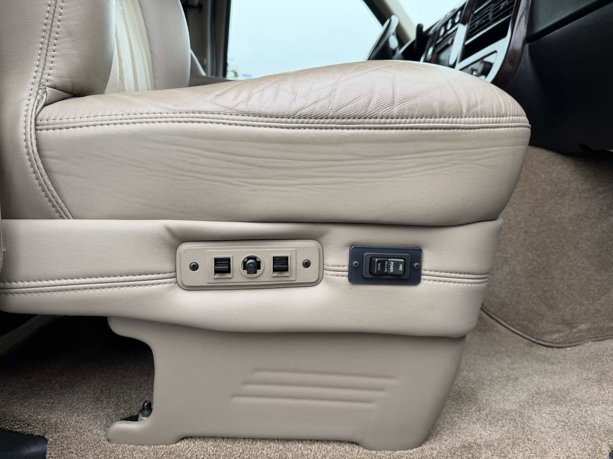 Used 2012 Chevrolet Express 1500 image 9