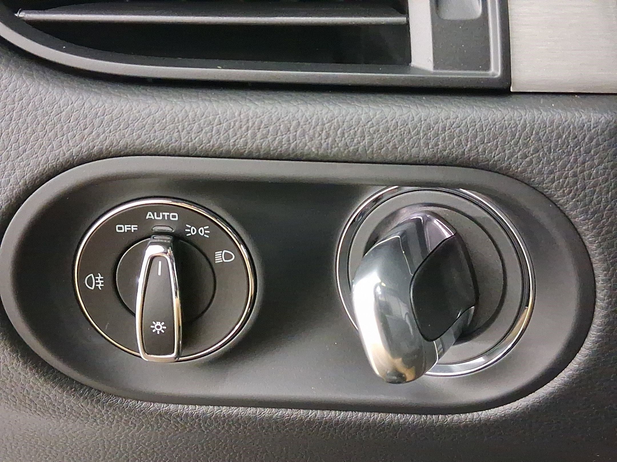 Used 2026 Porsche Macan image 19