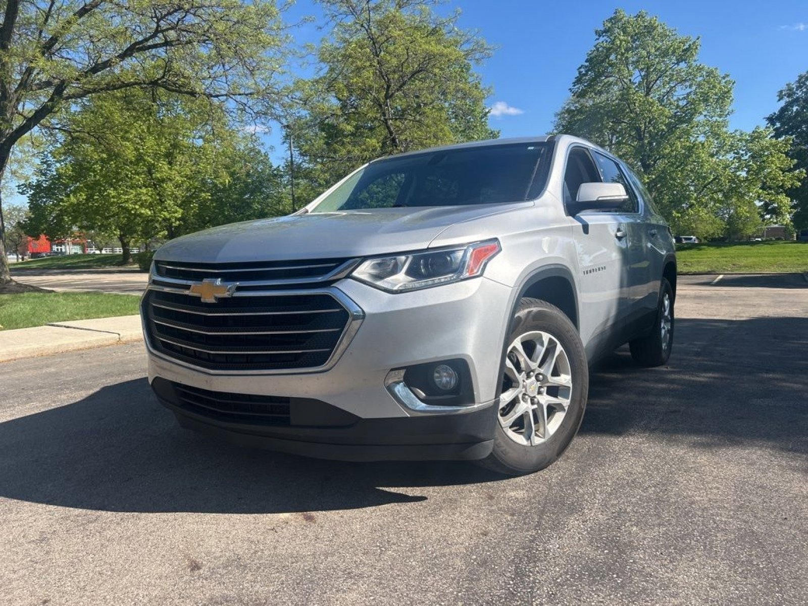 Used 2021 Chevrolet Traverse LT FWD image 3