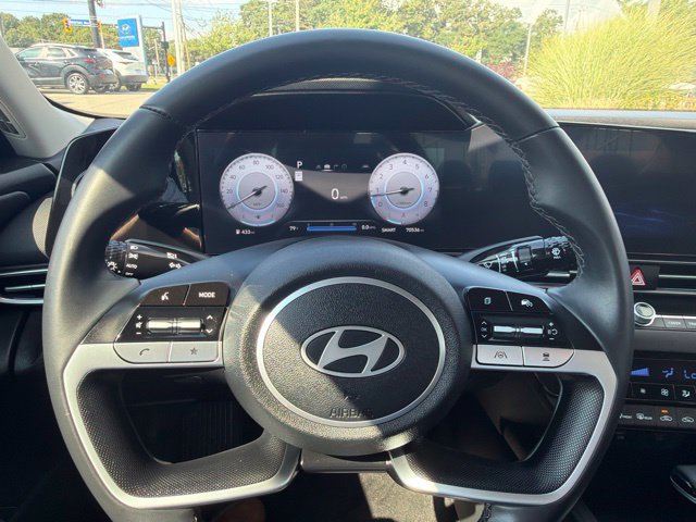 Used 2024 Hyundai Elantra Limited FWD image 17