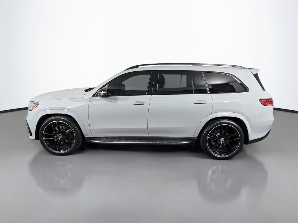 Used 2025 Mercedes-Benz GLS 580 4MATIC image 4
