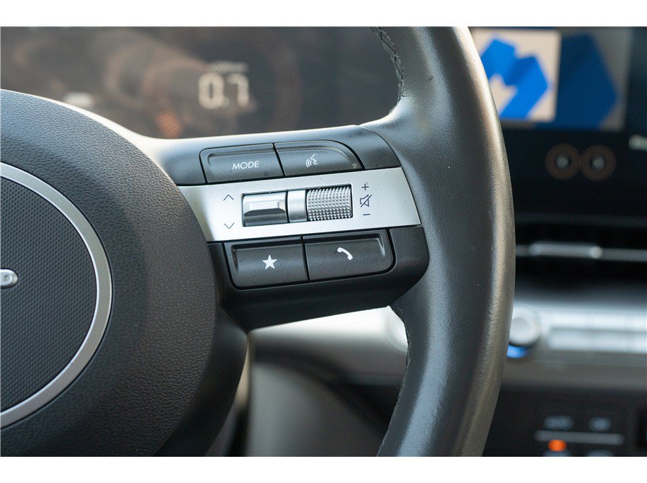 Used 2025 Hyundai Kona SEL FWD image 3