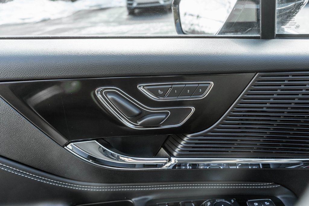 Used 2022 Lincoln Corsair Reserve image 17