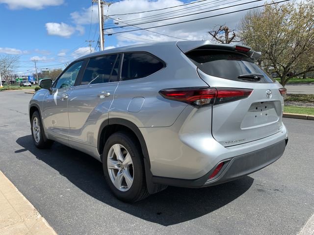 Used 2025 Toyota Highlander LE AWD/4WD image 5