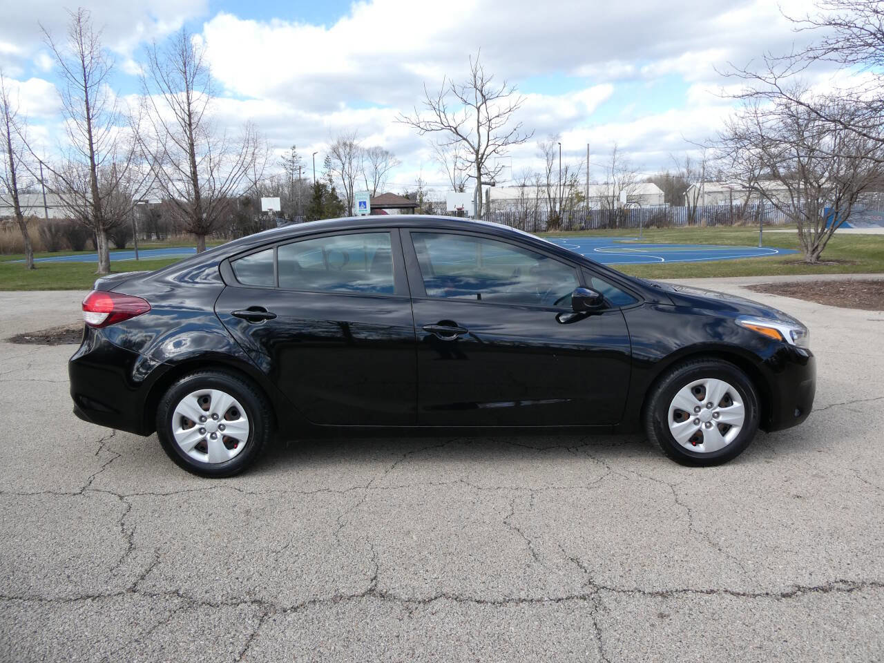 Used 2017 Kia Forte LX image 4