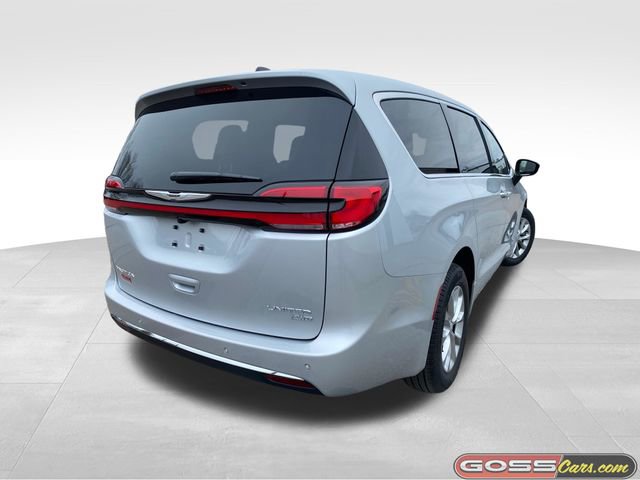 New 2026 Chrysler Pacifica Limited image 3