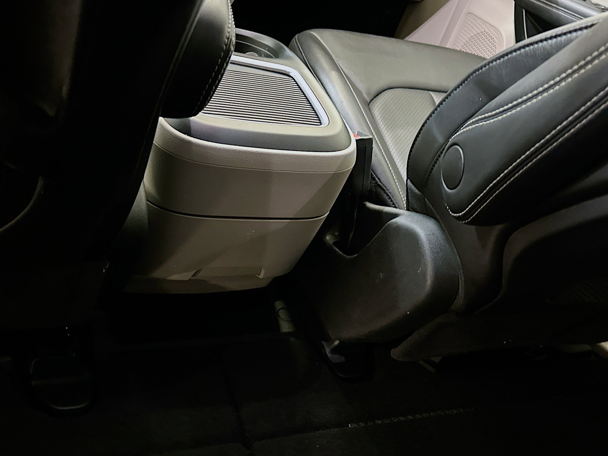 Used 2024 Chrysler Pacifica Touring-L image 27