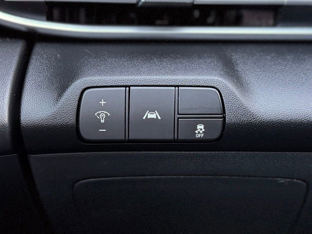 Used 2022 Hyundai Elantra SEL image 14