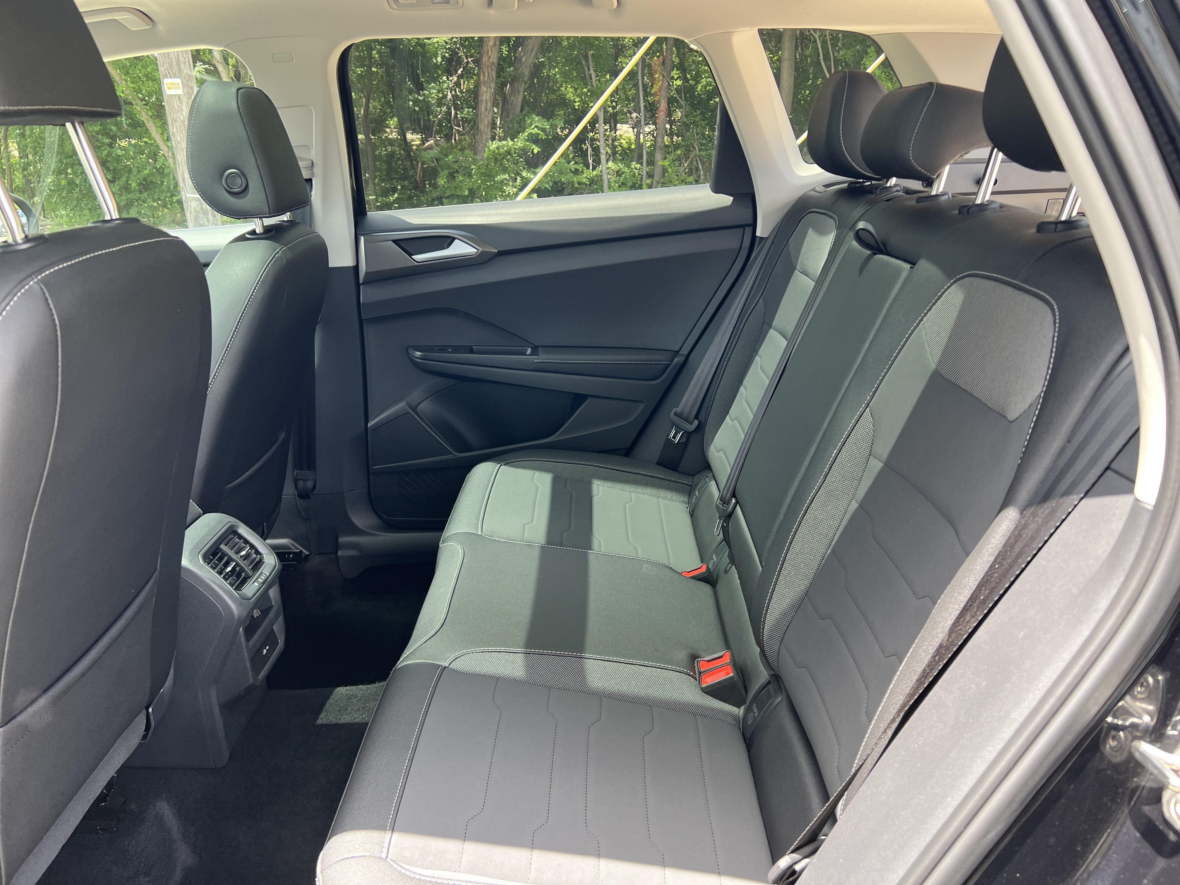 Certified 2025 Volkswagen Taos SE AWD/4WD image 29